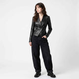 Figurbetonte asymmetrische Wickel-Lederjacke | Stilvolle Bikerjacke für Damen